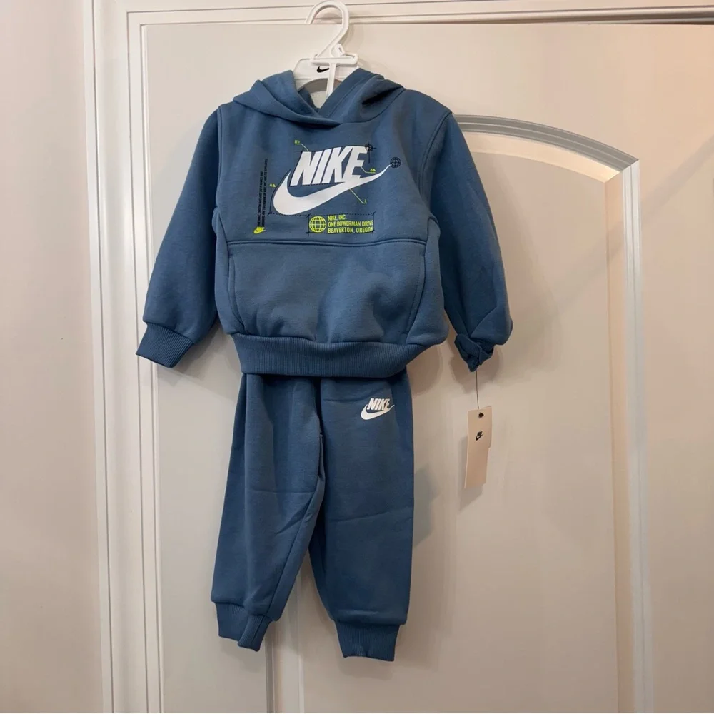 NWT Nike 2T Blue Sweatpants & Sweatshirt Set